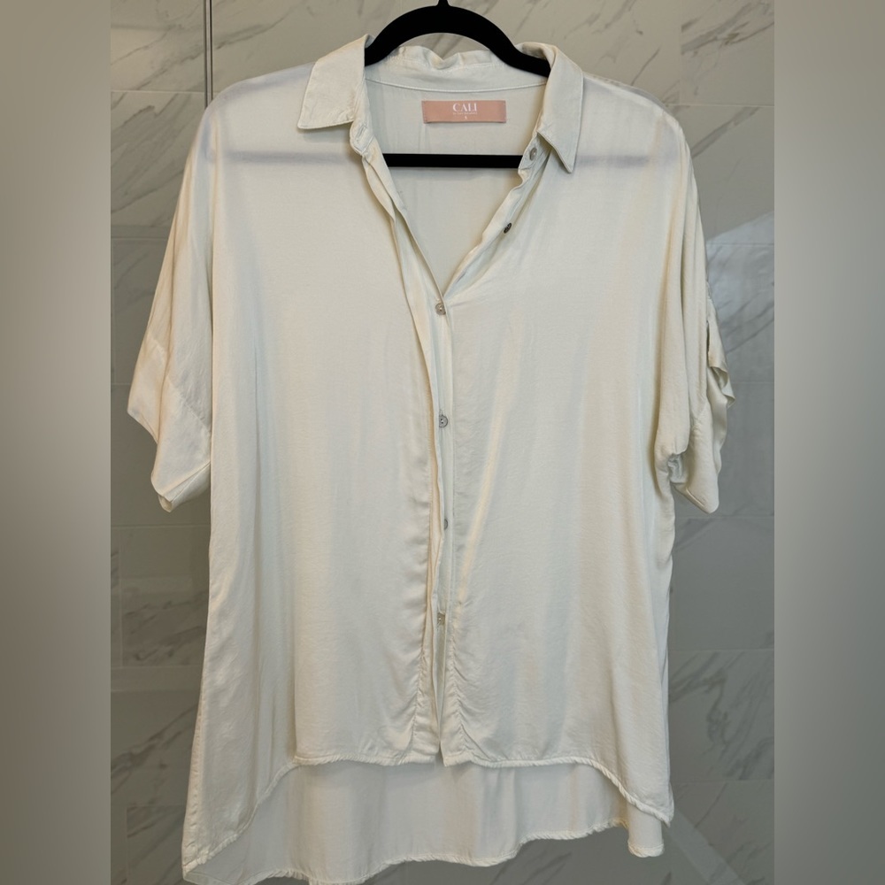 CALI Button Down Short Sleeve Ivory Top Size small
